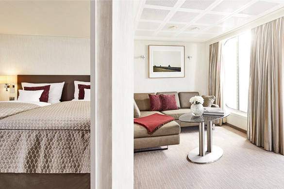 Hapag Lloyd Cruises MS Europa Penthouse Deluxe Suite 2.jpg